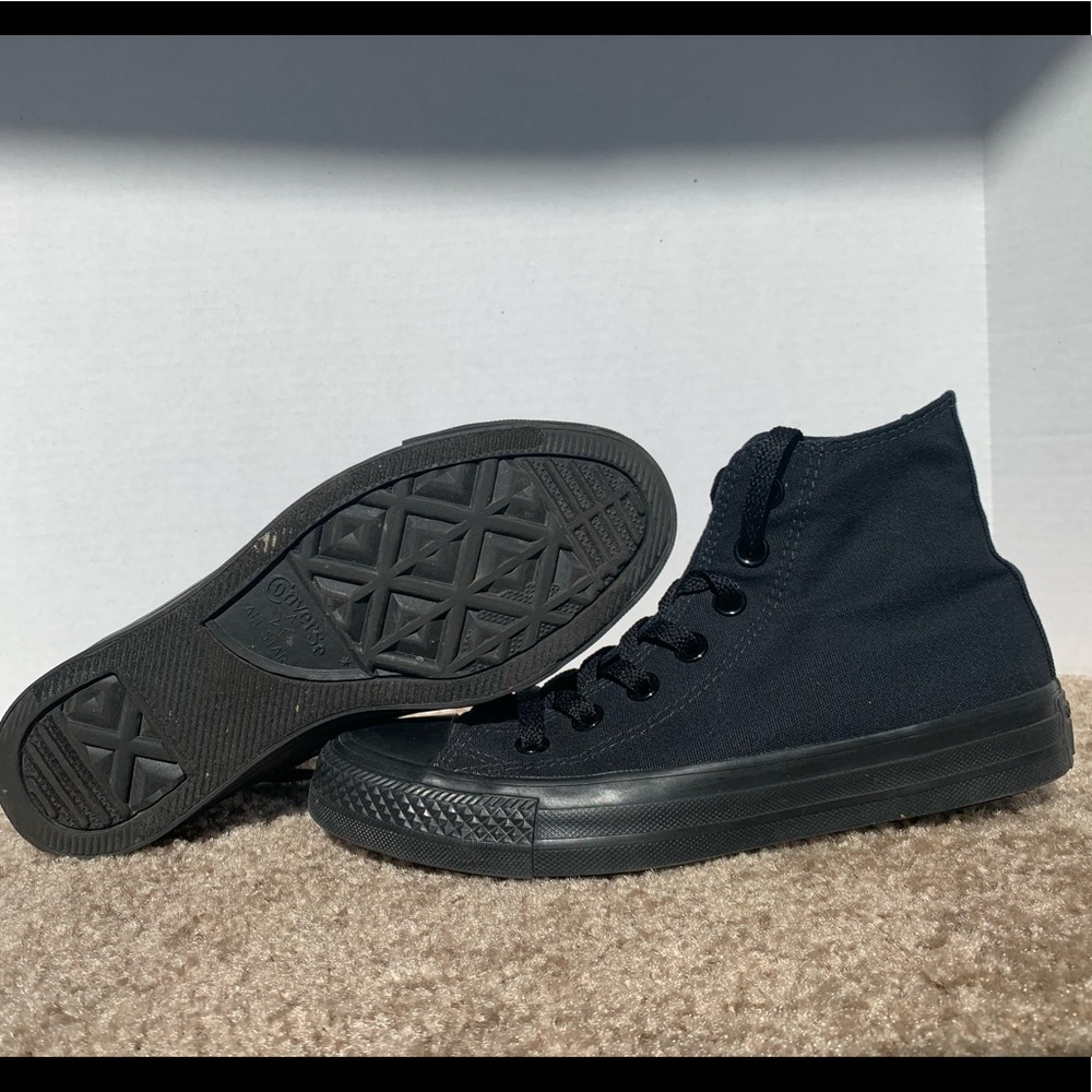 Converse High Tops Size 4 Men’s / 6 Women’s